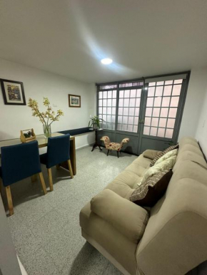 loft central, cerca a laureles GUARDA MELETAS GRATIS!!